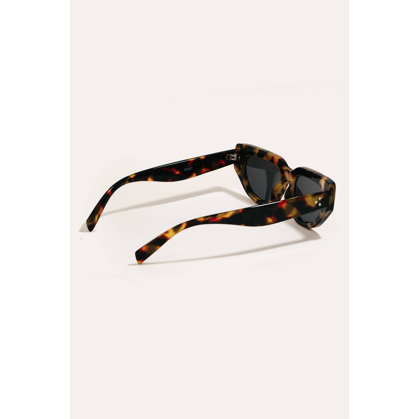 Thick Cat Eye Frame Sunglasses