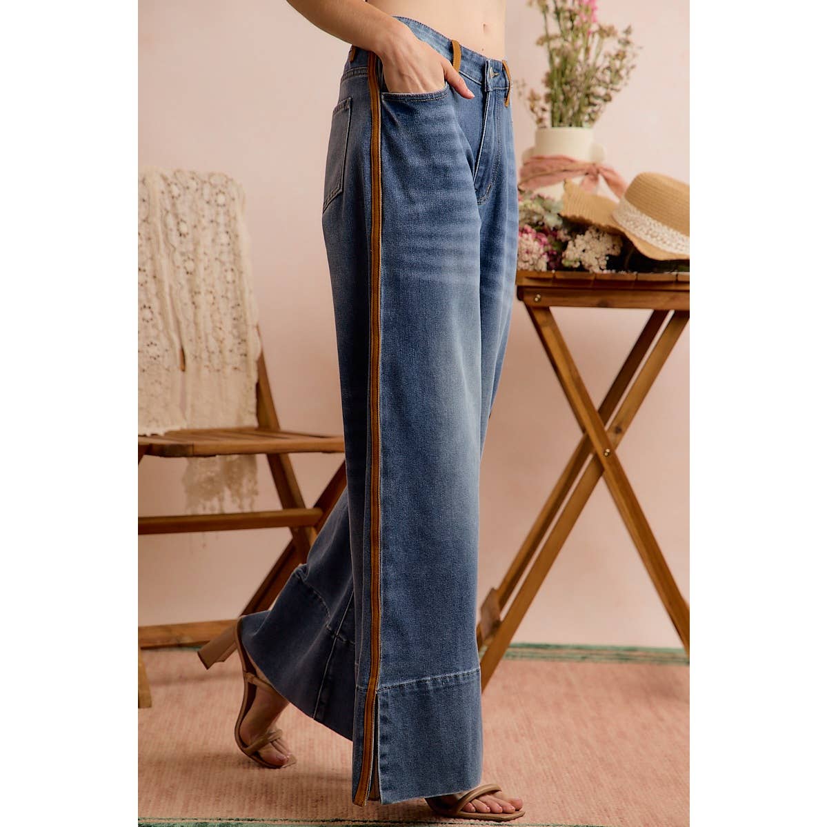 WIDE LEG FLARE WASHED DENIM JEANS WITH SIDE SEAM