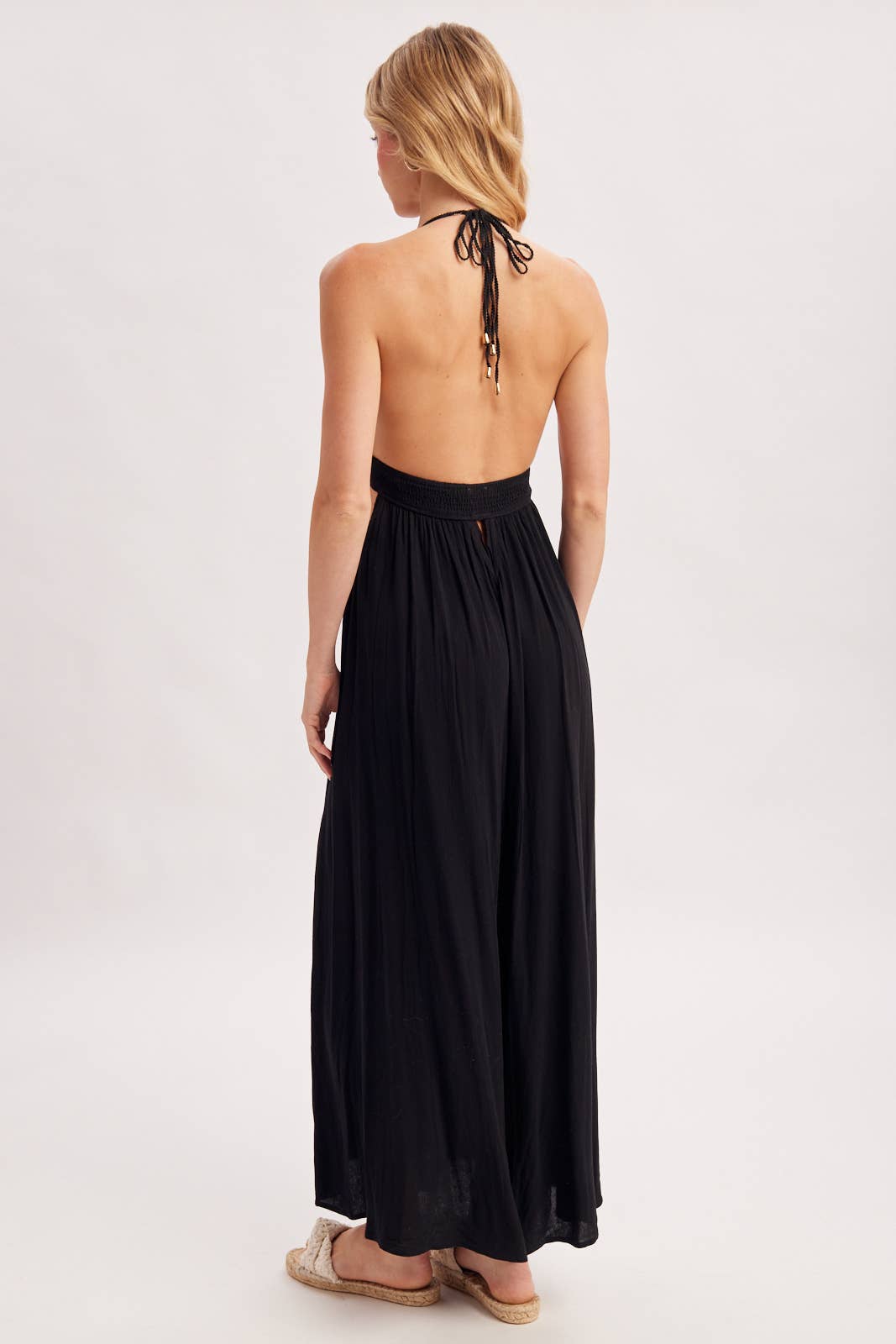 A CRINKLY CREPE DEEP V-NECK HALTER MAXI SUNDRESS