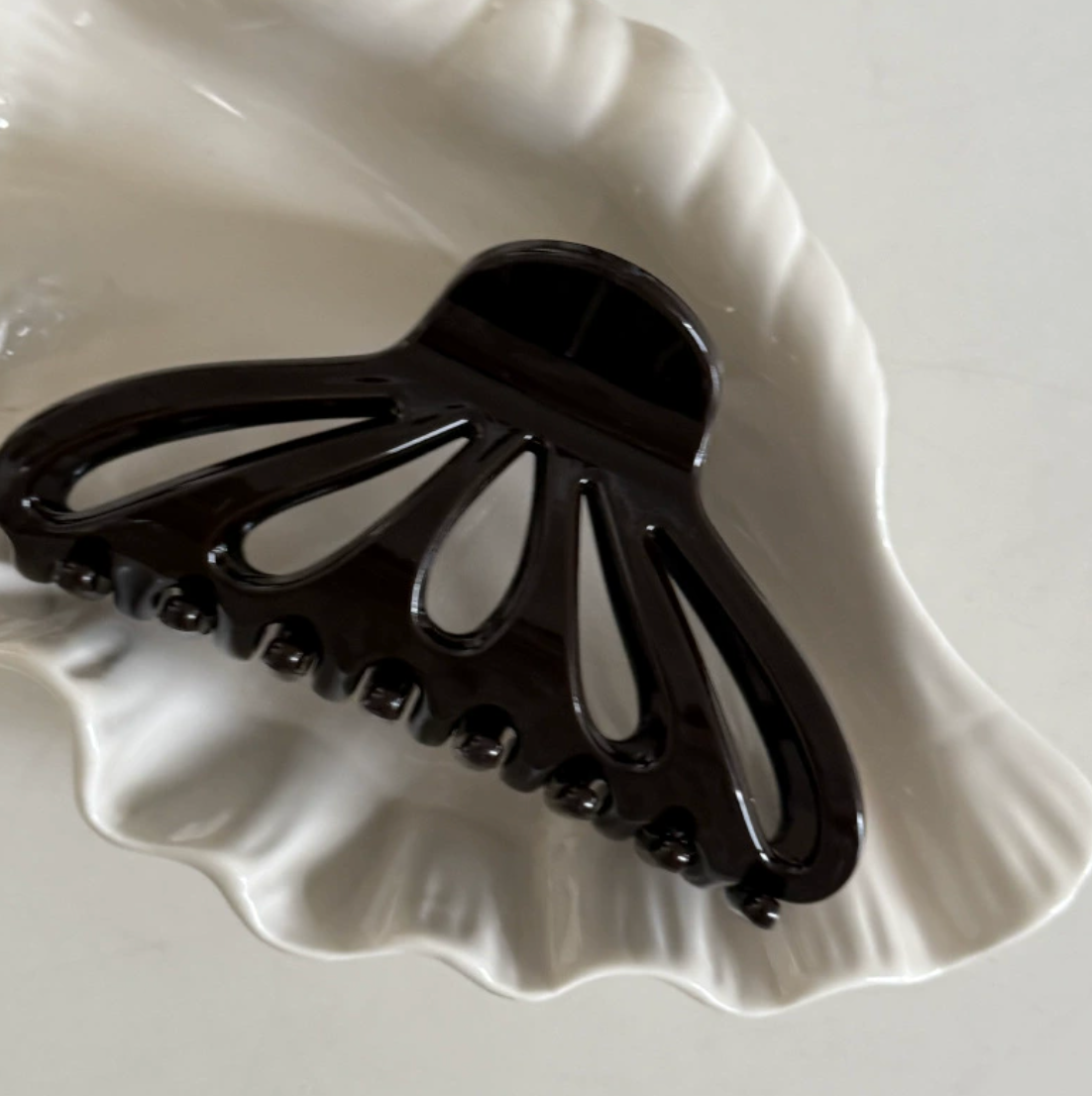 Glossy Shell Shape Claw Clips (CUHO)