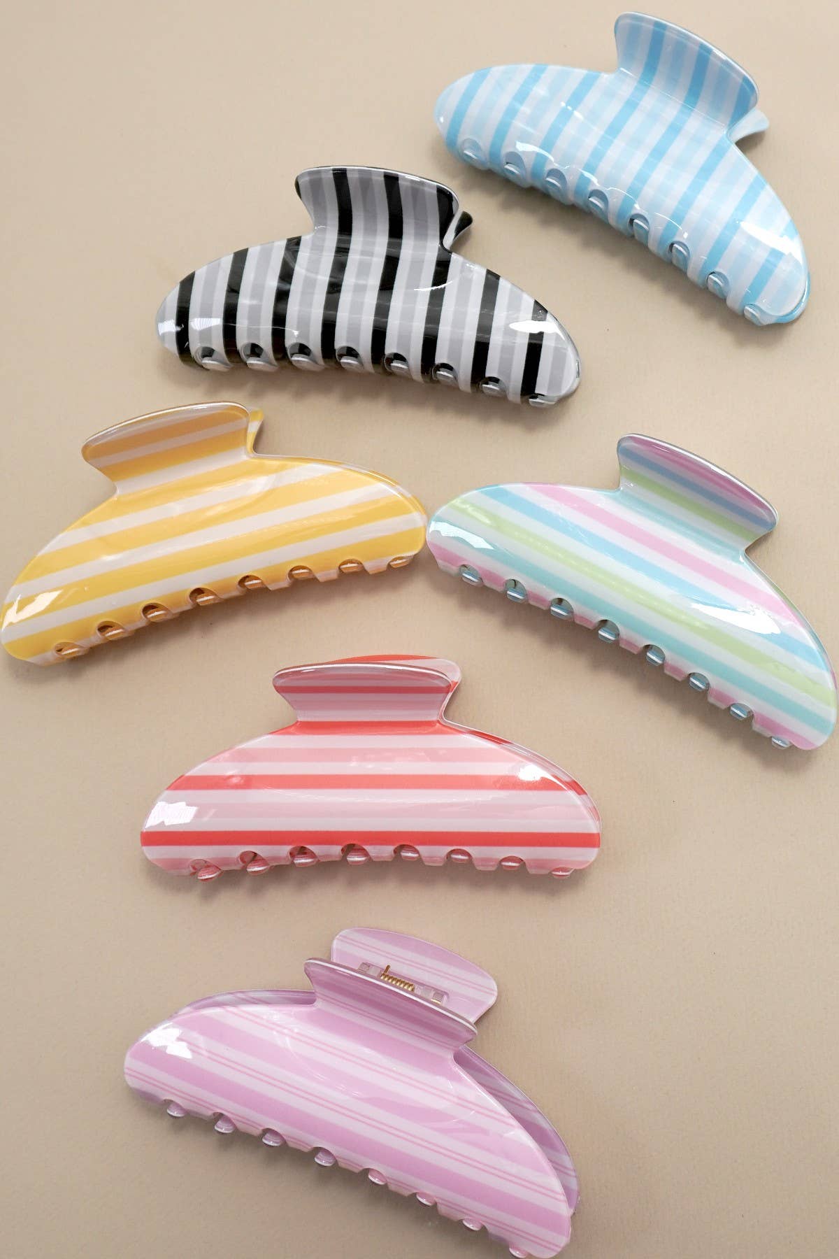 JUMBO STRIPE PLAID OVAL HAIR CLAW CLIPS | 40H1069