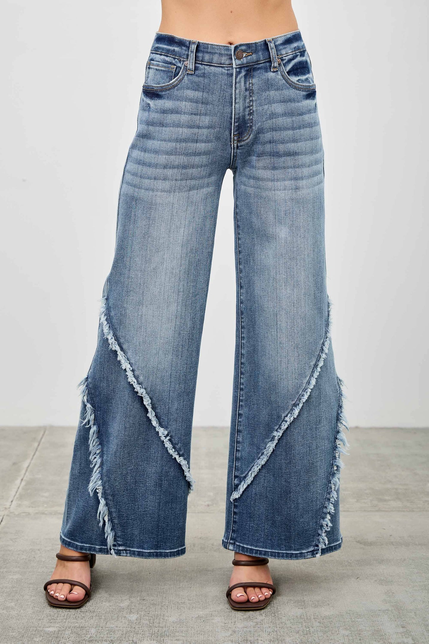 P8212M-MID RISE WIDE FRAYED SEAM
