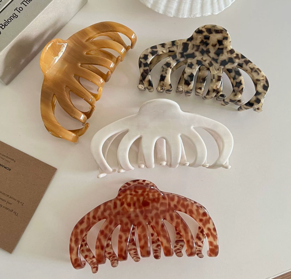 Effortless Chic Everyday Hair Clips (ARU)