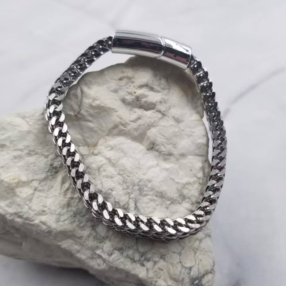 Stainless Chunky Chain Bracelet - Magnetic Snap