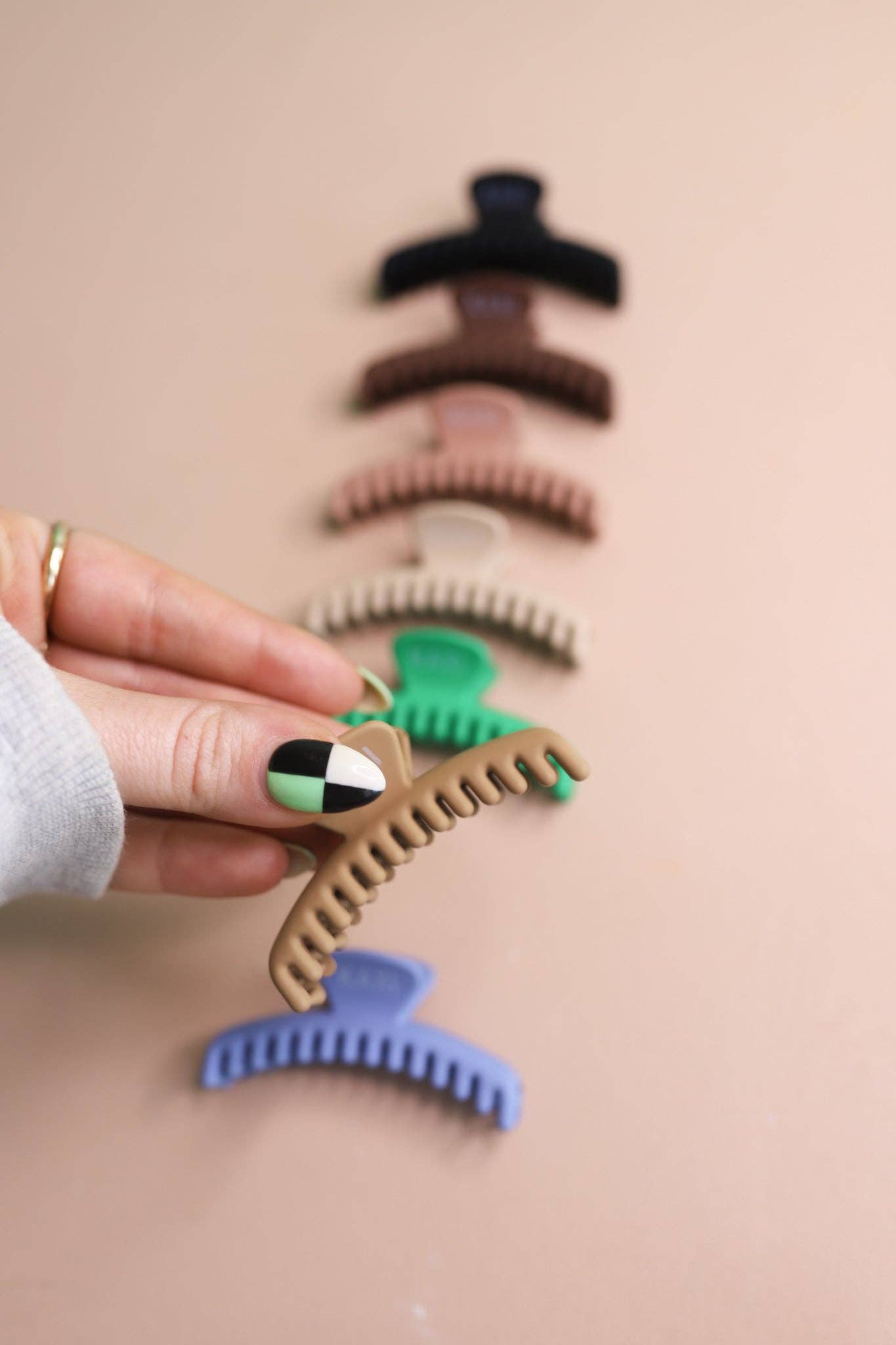 MATTE MINI HOLD EVERYTHING CLAW ( 11 COLORS )