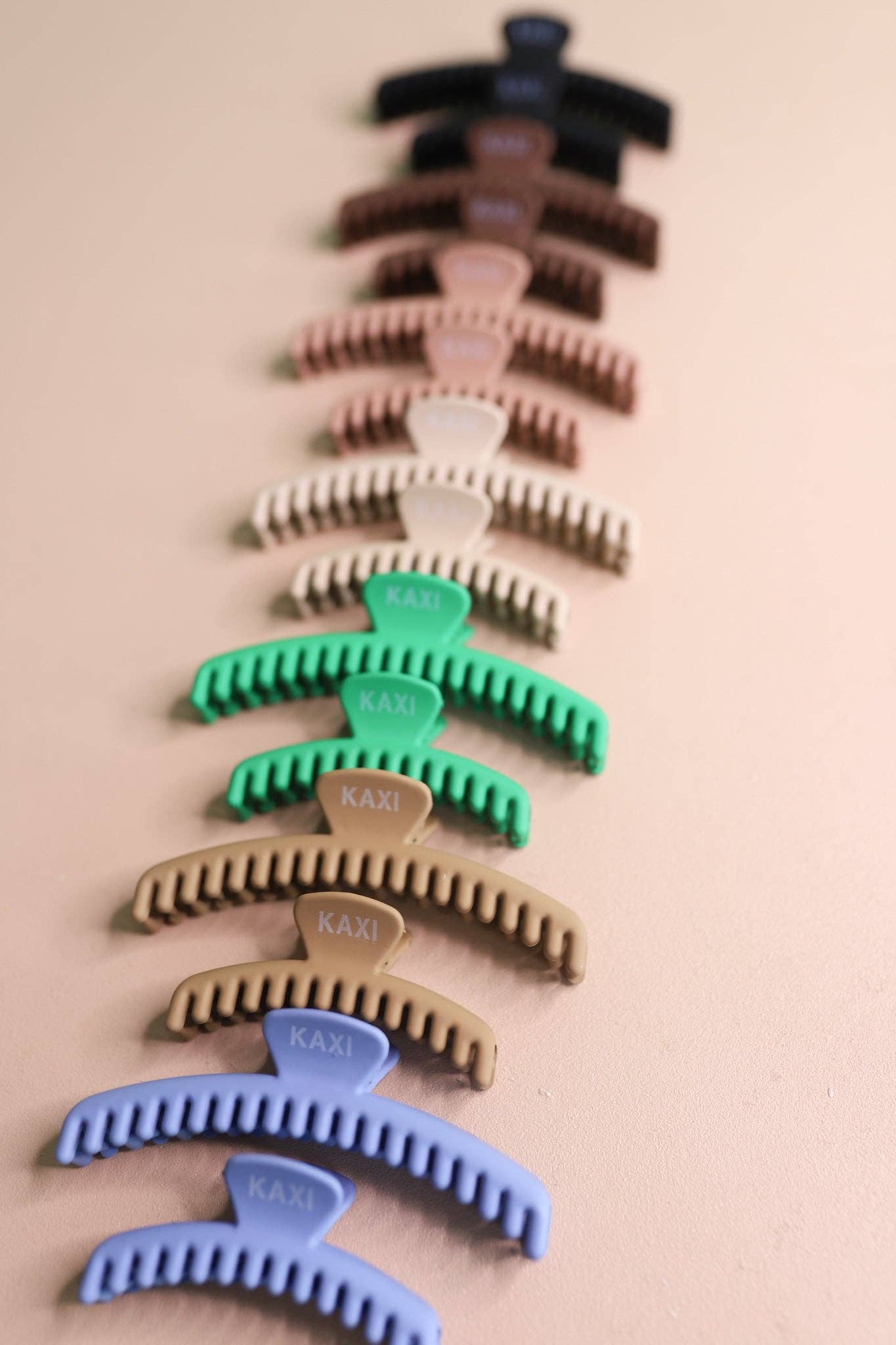 MATTE MINI HOLD EVERYTHING CLAW ( 11 COLORS )