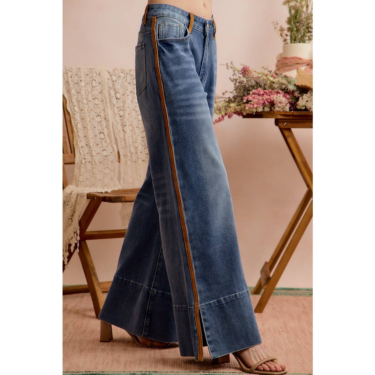 WIDE LEG FLARE WASHED DENIM JEANS WITH SIDE SEAM