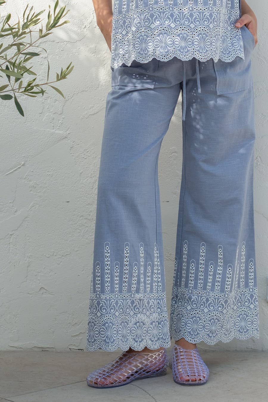 IT1132 - Embroidery Pant set