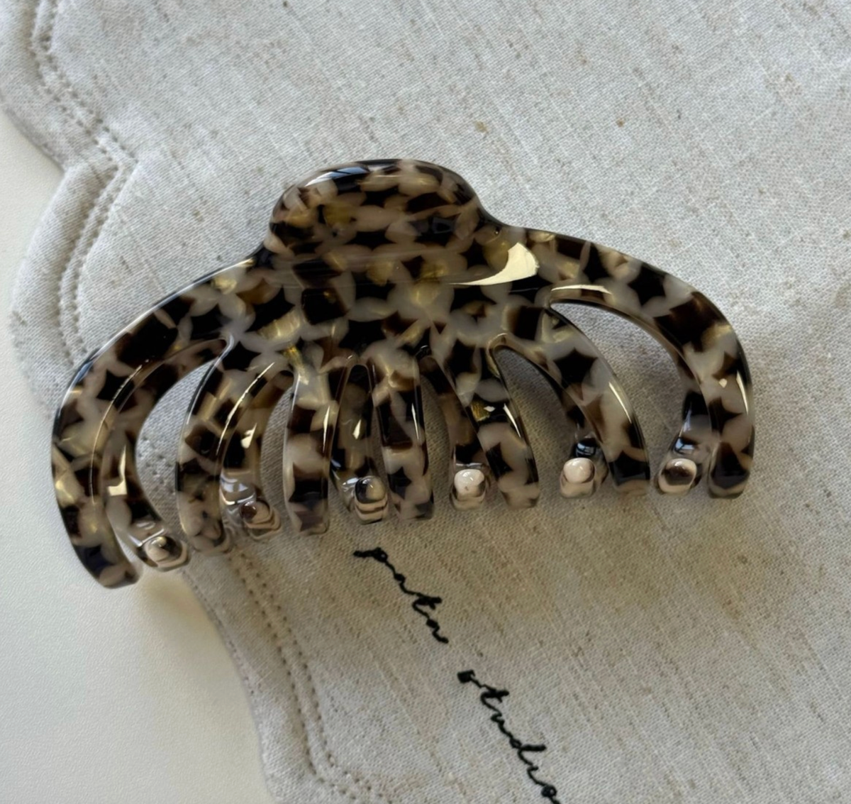 Effortless Chic Everyday Hair Clips (ARU)