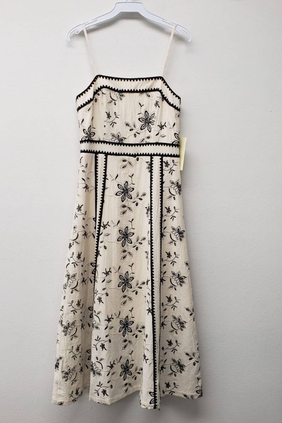 IM8692A - Embroidery Lace Midi Dress