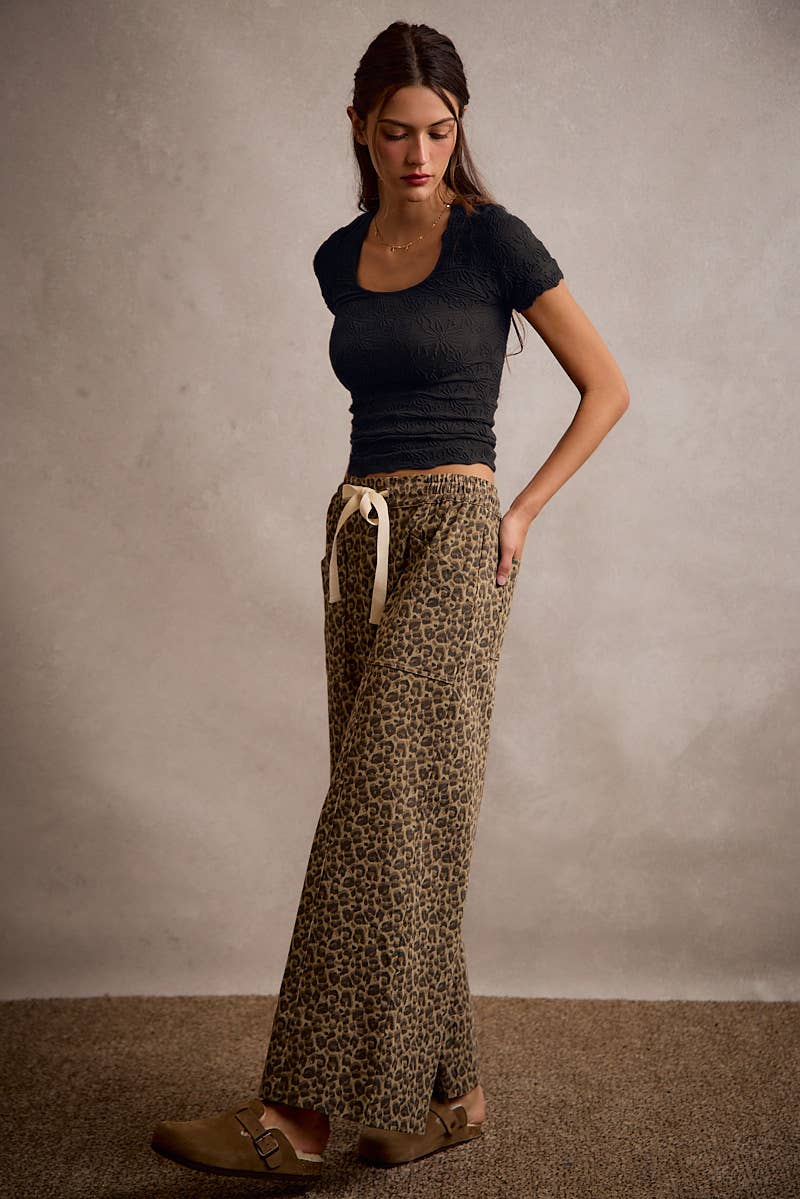 FLORAL PATTERNED TEXTURE SEAMLESS SHORT SLEEVE TOP